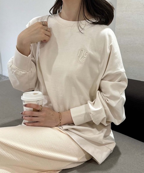 one after another NICE CLAUP(ワンアフターアナザーナイスクラップ)の「ワンポイント刺繍ビッグロンT(Tシャツ/カットソー・レディース・チャコールグレー/ライトブルー/アイボリー/オフホワイト・FREE)」の13枚目の写真