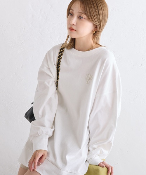 one after another NICE CLAUP(ワンアフターアナザーナイスクラップ)の「ワンポイント刺繍ビッグロンT(Tシャツ/カットソー・レディース・チャコールグレー/ライトブルー/アイボリー/オフホワイト・FREE)」の22枚目の写真
