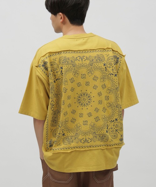 LAKOLE（ラコレ）の「バンダナ柄タタキツケT / 111217（Tシャツ/カットソー・メンズ・チャコールグレー/ライトグレー/オフホワイト/イエロー・MEDIUM/LARGE/X-LARGE）」の4枚目の写真
