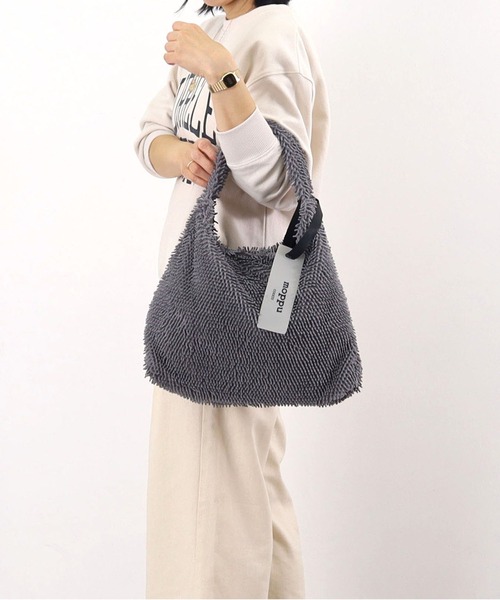 COOCO(クーコ)の「【moppu】ふわふわ素材のワンショルダーバッグ/A4対応(ショルダーバッグ・レディース・イエロー/ピンク/オフホワイト/ブルー/グレー・9)」の2枚目の写真