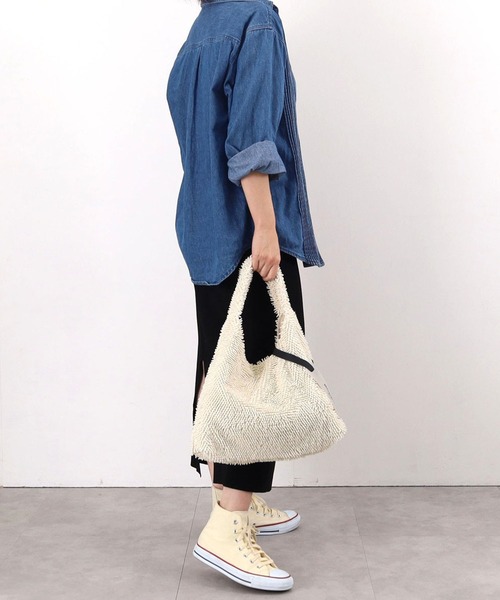COOCO(クーコ)の「【moppu】ふわふわ素材のワンショルダーバッグ/A4対応(ショルダーバッグ・レディース・イエロー/ピンク/オフホワイト/ブルー/グレー・9)」の17枚目の写真