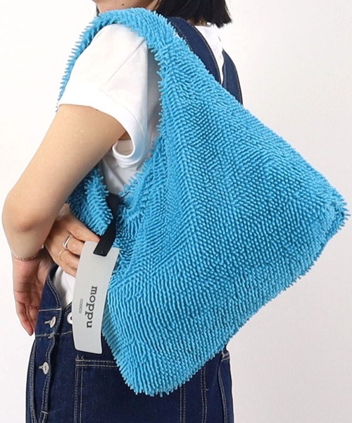 COOCO(クーコ)の「【moppu】ふわふわ素材のワンショルダーバッグ/A4対応(ショルダーバッグ・レディース・イエロー/ピンク/オフホワイト/ブルー/グレー・9)」の19枚目の写真
