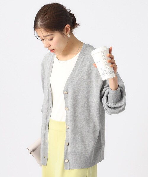 DRESKIP（ドレスキップ）の「◆【UV/洗える/M-LL】金ボタンがきらめく Vネックニットカーディガン（カーディガン/ボレロ・レディース・オフホワイト/グレー/ブラック/ライトブルー・02/03/04）」の4枚目の写真