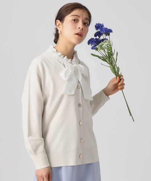 DRESKIP（ドレスキップ）の「◆【UV/洗える/M-LL】金ボタンがきらめく Vネックニットカーディガン（カーディガン/ボレロ・レディース・オフホワイト/グレー/ブラック/ライトブルー・02/03/04）」の2枚目の写真