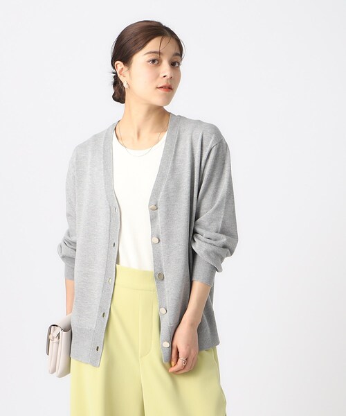 DRESKIP（ドレスキップ）の「◆【UV/洗える/M-LL】金ボタンがきらめく Vネックニットカーディガン（カーディガン/ボレロ・レディース・オフホワイト/グレー/ブラック/ライトブルー・02/03/04）」の5枚目の写真