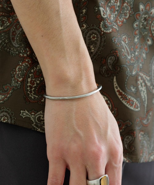 ITEMS URBANRESEARCH(アイテムズ アーバンリサーチ)の「Bangle 7516(ブレスレット・メンズ・シルバー・-)」の3枚目の写真