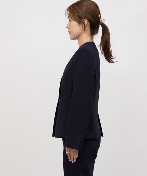 NOLLEY’S Sophi(ノーリーズソフィ)の「《セットアップ対応》ウォッシャブル撥水ダブルクロスノーカラージャケット(ノーカラージャケット・レディース・ネイビー/ベージュ・36/38)」の17枚目の写真