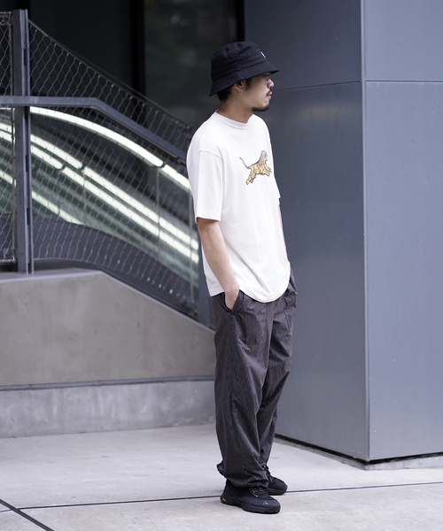 rajabrooke(ラジャブルック)の「【rajabrooke / ラジャブルック】WISM 別注 Batik Tiger Tee(Tシャツ/カットソー・メンズ・アイボリー・MEDIUM/LARGE/X-LARGE)」の3枚目の写真