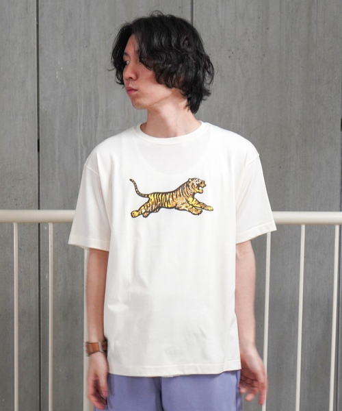 rajabrooke(ラジャブルック)の「【rajabrooke / ラジャブルック】WISM 別注 Batik Tiger Tee(Tシャツ/カットソー・メンズ・アイボリー・MEDIUM/LARGE/X-LARGE)」の13枚目の写真