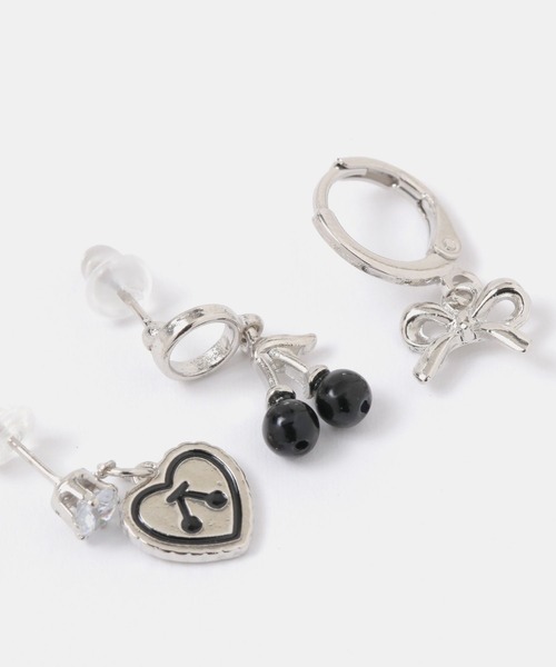 FOREVER 21(フォーエバー トゥエンティーワン)の「ランダムピアス3SET(ピアス(両耳用)・レディース・シルバー・FREE)」の3枚目の写真