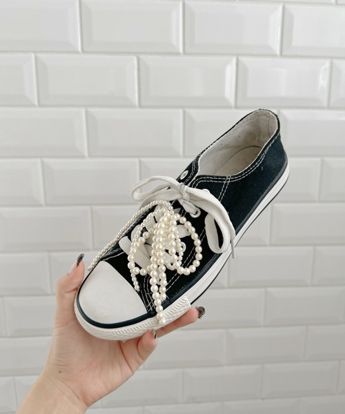 sowang(ソワン)の「ボリュームパールシューズアクセサリー スニーカーチャーム/2SET -volume pearl shoes accessory-(シューズアクセサリー・レディース・ホワイト・FREE)」の6枚目の写真