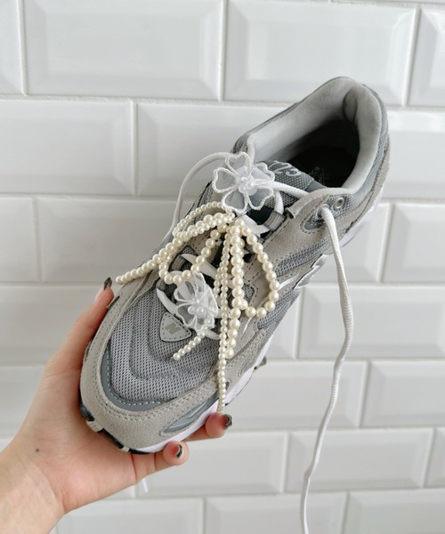 sowang(ソワン)の「ボリュームパールシューズアクセサリー スニーカーチャーム/2SET -volume pearl shoes accessory-(シューズアクセサリー・レディース・ホワイト・FREE)」の7枚目の写真