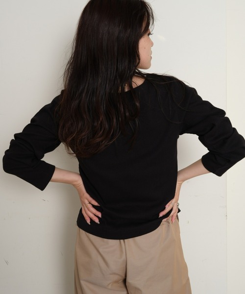 CIAOPANIC TYPY(チャオパニックティピー)の「【WEB限定】センターホックリブロンTee(Tシャツ/カットソー・レディース・グレー/オフホワイト/イエロー/ブラック/カーキ・ONE SIZE)」の9枚目の写真