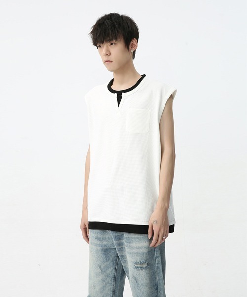 Ressaca(レサーカ)の「オーバーサイズ フェイクレイヤードキーネックノースリーブTシャツ ベスト(Tシャツ/カットソー・メンズ・ブラック/ホワイト・M/L/XL)」の3枚目の写真