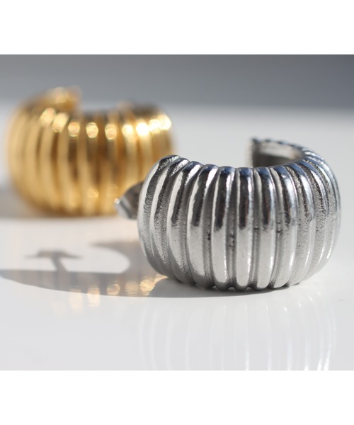 abaskdesign(アバスクデザイン)の「金属アレルギー対応 ボリュームラインステンレスピアス(ピアス(両耳用)・レディース・シルバー/ゴールド・FREE)」の9枚目の写真