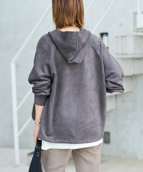 un dix cors(アンディコール)の「《やわらか素材で着回しやすい》マシュマロフェイクスウェードパーカー(パーカー・レディース・チャコールグレー/ライトグレー・FREE)」の6枚目の写真