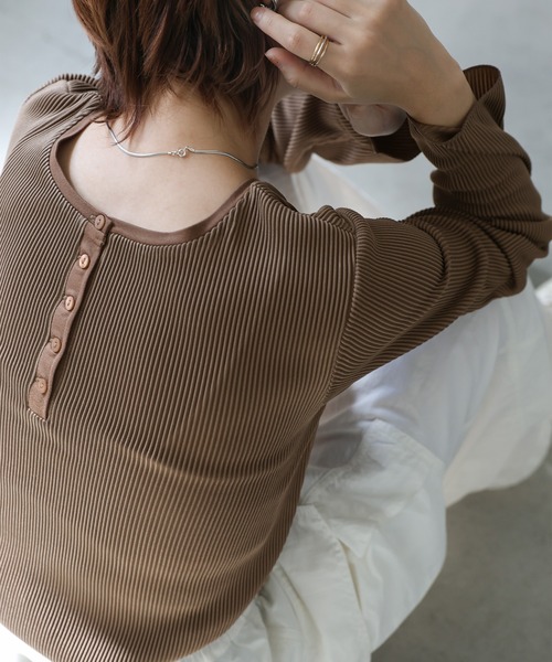select MOCA(セレクトモカ)の「2WAYプリーツストライプトップス(Tシャツ/カットソー・レディース・アイボリー/ブラック/ブラウン・FREE)」の3枚目の写真