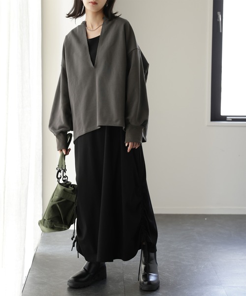 HUG.U（ハグユー）の「深Vスウェット（スウェット・レディース・ライトグレー/レッド/ダークグレー/ブラック・FREE）」の12枚目の写真