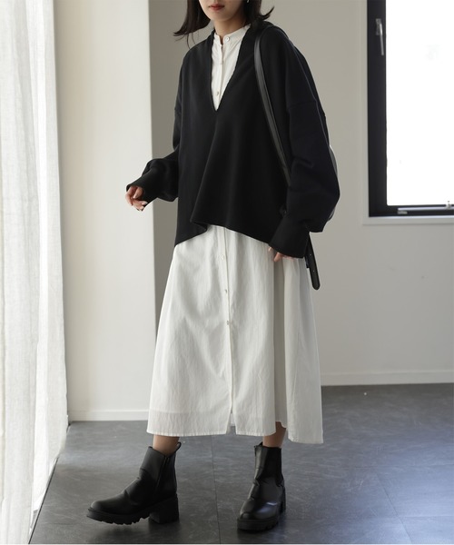 HUG.U（ハグユー）の「深Vスウェット（スウェット・レディース・ライトグレー/レッド/ダークグレー/ブラック・FREE）」の13枚目の写真