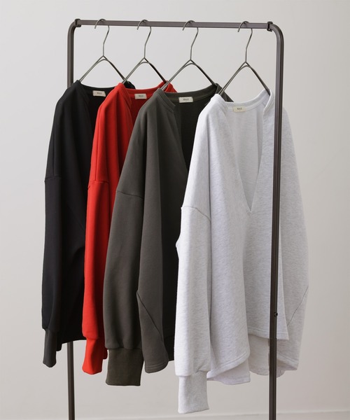 HUG.U（ハグユー）の「深Vスウェット（スウェット・レディース・ライトグレー/レッド/ダークグレー/ブラック・FREE）」の15枚目の写真