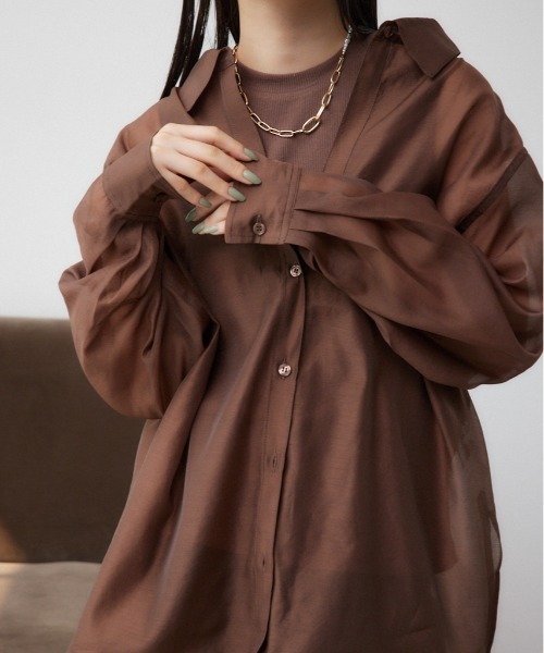 AZUL by moussy(アズールバイマウジー)の「インナーSETオフショルダーシアーシャツ(シャツ/ブラウス・レディース・ブラウン/ライトベージュ/ブラック・FREE)」の3枚目の写真