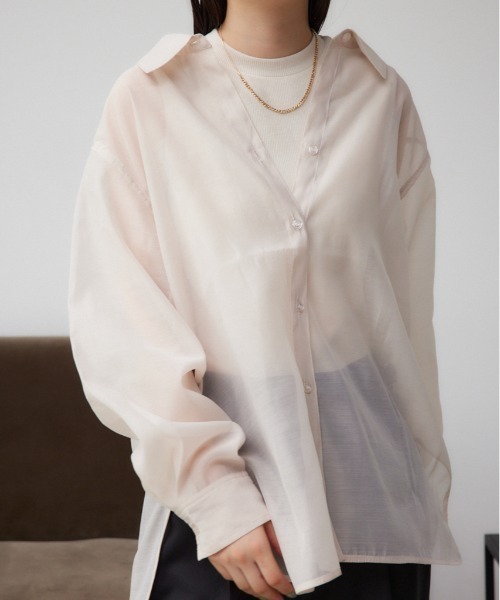 AZUL by moussy(アズールバイマウジー)の「インナーSETオフショルダーシアーシャツ(シャツ/ブラウス・レディース・ブラウン/ライトベージュ/ブラック・FREE)」の1枚目の写真