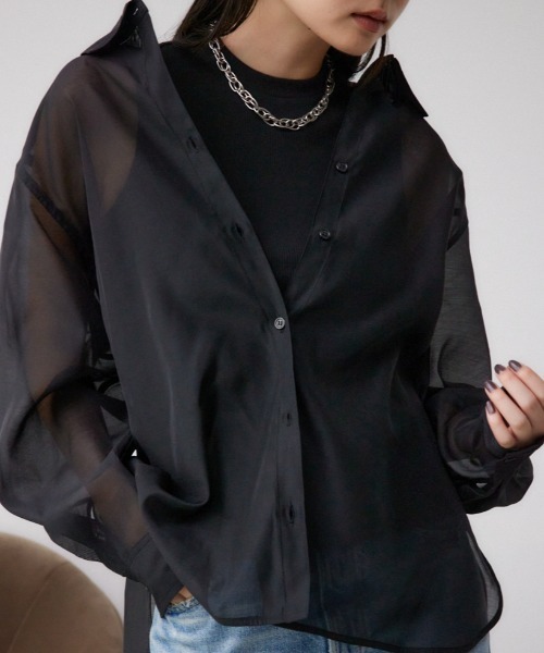 AZUL by moussy(アズールバイマウジー)の「インナーSETオフショルダーシアーシャツ(シャツ/ブラウス・レディース・ブラウン/ライトベージュ/ブラック・FREE)」の2枚目の写真