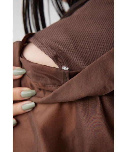 AZUL by moussy(アズールバイマウジー)の「インナーSETオフショルダーシアーシャツ(シャツ/ブラウス・レディース・ブラウン/ライトベージュ/ブラック・FREE)」の22枚目の写真