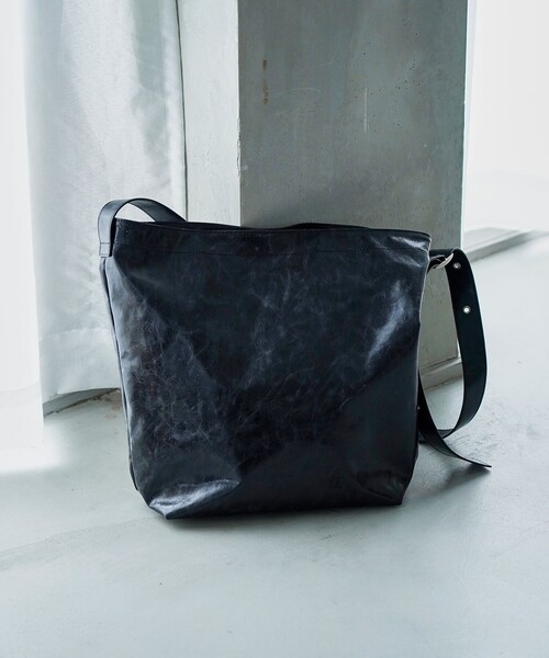 PUBLUX（パブリュクス）の「PUBLUX/パブリュクス アイレットベルトショルダーバッグ(限定展開)（ショルダーバッグ・メンズ・ブラック/ブラウン・FREE）」の3枚目の写真