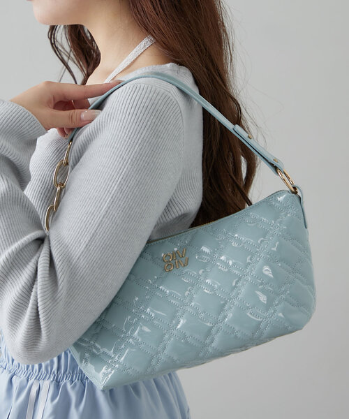 OLIVE des OLIVE(オリーブデオリーブ)の「エンブレム付きエナメルキルティングバッグ(ショルダーバッグ・レディース・アイボリー/サックスブルー/ブラック/ピンク・FREE)」の17枚目の写真