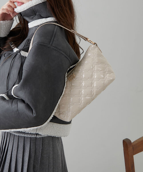 OLIVE des OLIVE(オリーブデオリーブ)の「エンブレム付きエナメルキルティングバッグ(ショルダーバッグ・レディース・アイボリー/サックスブルー/ブラック/ピンク・FREE)」の19枚目の写真