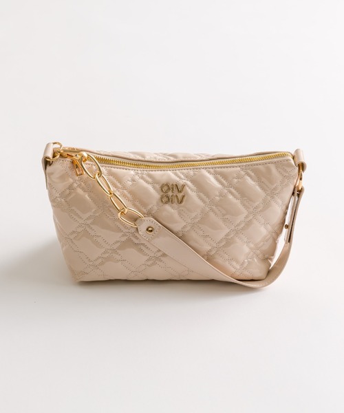 OLIVE des OLIVE(オリーブデオリーブ)の「エンブレム付きエナメルキルティングバッグ(ショルダーバッグ・レディース・アイボリー/サックスブルー/ブラック/ピンク・FREE)」の1枚目の写真