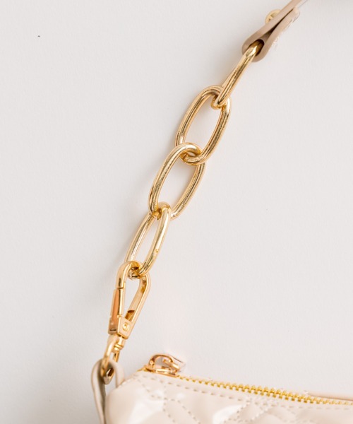 OLIVE des OLIVE(オリーブデオリーブ)の「エンブレム付きエナメルキルティングバッグ(ショルダーバッグ・レディース・アイボリー/サックスブルー/ブラック/ピンク・FREE)」の11枚目の写真