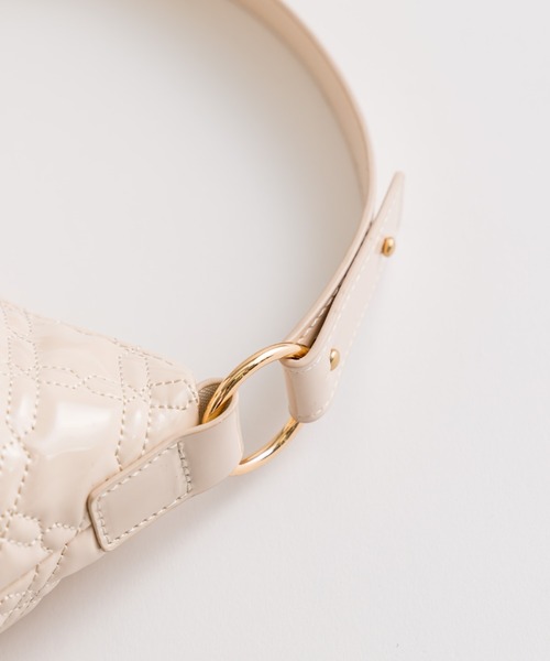 OLIVE des OLIVE(オリーブデオリーブ)の「エンブレム付きエナメルキルティングバッグ(ショルダーバッグ・レディース・アイボリー/サックスブルー/ブラック/ピンク・FREE)」の12枚目の写真