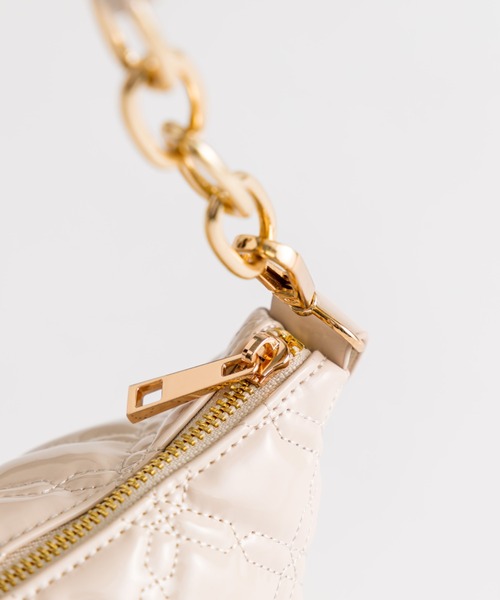 OLIVE des OLIVE(オリーブデオリーブ)の「エンブレム付きエナメルキルティングバッグ(ショルダーバッグ・レディース・アイボリー/サックスブルー/ブラック/ピンク・FREE)」の14枚目の写真