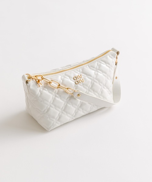 OLIVE des OLIVE(オリーブデオリーブ)の「エンブレム付きエナメルキルティングバッグ(ショルダーバッグ・レディース・アイボリー/サックスブルー/ブラック/ピンク・FREE)」の6枚目の写真