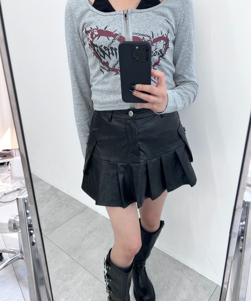 Figments（フィグメンツ）の「合皮カーゴプリーツヘムミニスカート（スカート・レディース・ブラック・SMALL/MEDIUM）」の5枚目の写真