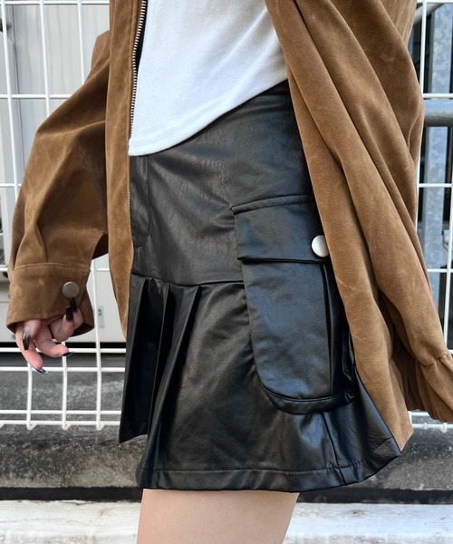 Figments（フィグメンツ）の「合皮カーゴプリーツヘムミニスカート（スカート・レディース・ブラック・SMALL/MEDIUM）」の7枚目の写真