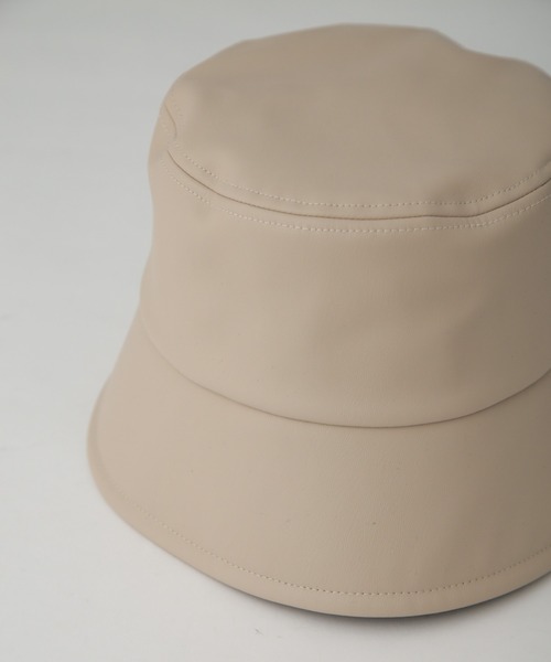 NANO universe（ナノユニバース）の「フェイクレザーバケットハット（ハット・レディース・ベージュ/ブラック・FREE）」の11枚目の写真