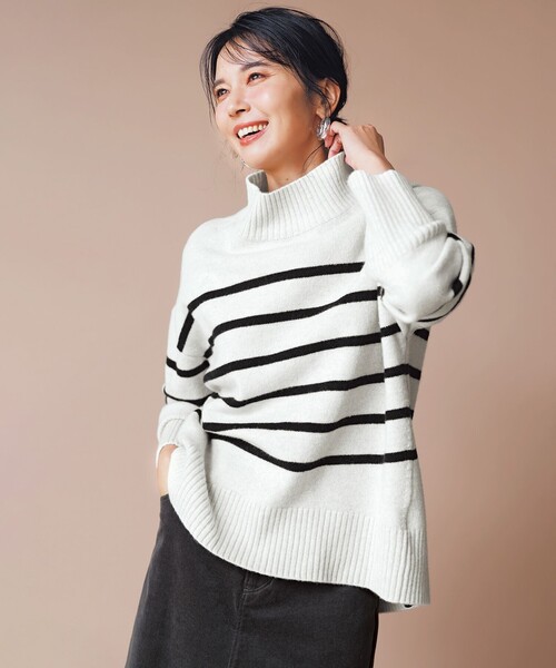 UNFILO(アンフィーロ)の「カシミヤブレンド ハイネックニット(ニット/セーター・レディース・ネイビー系/アイボリー系/ブラック系1/スカイブルー系/オレンジ系/ベージュ系/ライトグレー系/ライトグレー系1・SMALL/MEDIUM)」の3枚目の写真