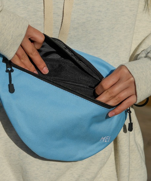 MEI（メイ）の「【MEI / メイ】ロゴ刺繍-STANDARD MOON SHOULDER/ムーンショルダー/ユニセックス（ボディバッグ/ウエストポーチ・メンズ・ブラック/ベージュ/ネイビー/ブラウン/グレー/カーキ/サックスブルー/グリーン/ワイン・FREE）」の20枚目の写真
