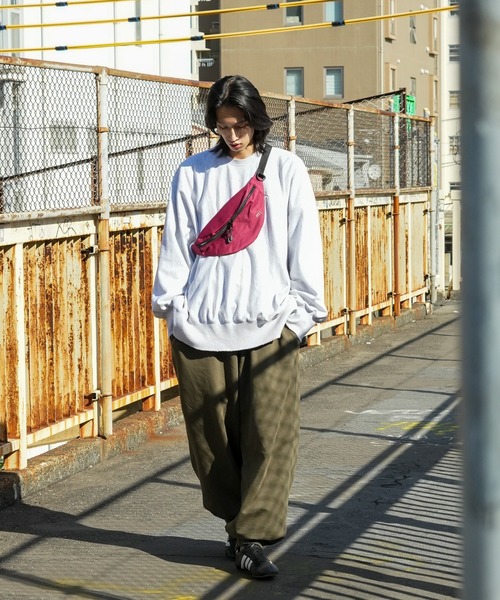 MEI（メイ）の「【MEI / メイ】ロゴ刺繍-STANDARD MOON SHOULDER/ムーンショルダー/ユニセックス（ボディバッグ/ウエストポーチ・メンズ・ブラック/ベージュ/ネイビー/ブラウン/グレー/カーキ/サックスブルー/グリーン/ワイン・FREE）」の21枚目の写真