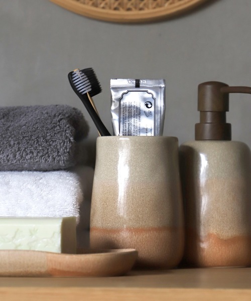 a.depeche(アデペシュ)の「【a.depeche/アデペシュ】歯ブラシスタンド eclat toothbrush stand soil おしゃれなギフトに最適!(インテリア雑貨・レディース・ブラウン・FREE)」の1枚目の写真