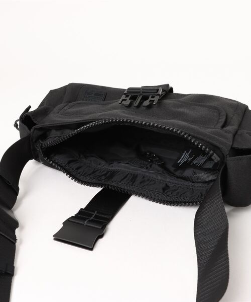 G-STAR(ジースター)の「CARGO BAGUETTE BAG/ミリタリーディテールショルダーバッグ/ハンドバッグ(ショルダーバッグ・レディース・ブラック・ONE SIZE)」の7枚目の写真