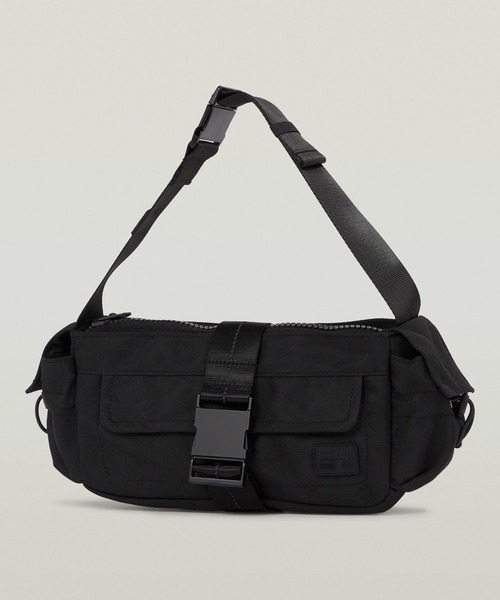 G-STAR(ジースター)の「CARGO BAGUETTE BAG/ミリタリーディテールショルダーバッグ/ハンドバッグ(ショルダーバッグ・レディース・ブラック・ONE SIZE)」の2枚目の写真