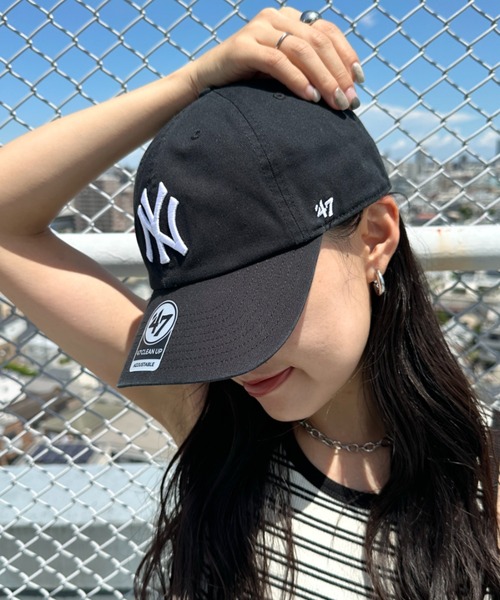 '47（フォーティーセブン）の「【日本未発売】 ’47(フォーティーセブン)/MLB Clean Up Core Styles/ビッグロゴ刺繍 ベースボール クリーンナップ キャップ 帽子（キャップ・レディース・ブラック/ブラウン/マルーン/チャコールグレー・FREE）」の2枚目の写真