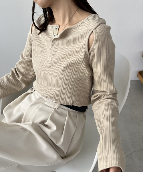 CAPRICIEUX LE'MAGE（カプリシューレマージュ）の「ランダムリブ2WAYロンT（Tシャツ/カットソー・レディース・ベージュ/アイボリー/ブラック・FREE）」の4枚目の写真