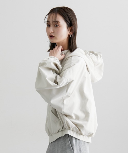 nissen（ニッセン）の「フード付ショートマウンパ（マウンテンパーカー・レディース・アイボリー/ブラック/ライトカーキ・M）」の5枚目の写真