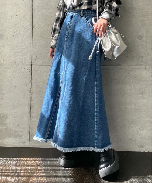 AS KNOW AS plus(アズノゥアズプラス)の「●リメイク風デニムロングスカート(デニムスカート・レディース・ブラック/ブルー/ケミカルウォッシュ・FREE)」の3枚目の写真