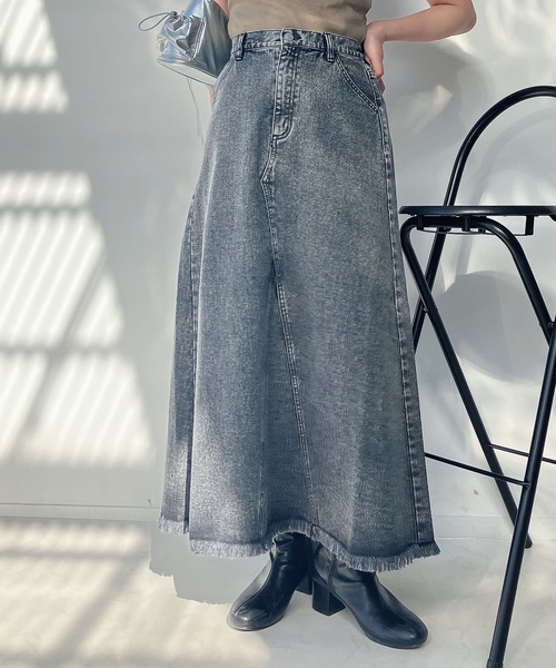 AS KNOW AS plus(アズノゥアズプラス)の「●リメイク風デニムロングスカート(デニムスカート・レディース・ブラック/ブルー/ケミカルウォッシュ・FREE)」の2枚目の写真